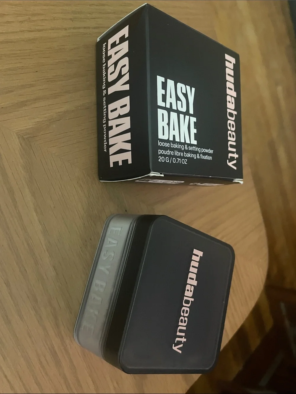 HUDA BEAUTY Black Compact with Pale Pink Logo